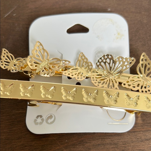 Icing by Claire’s Gold Butterfly Hair Clip Set - Picture 3 of 3